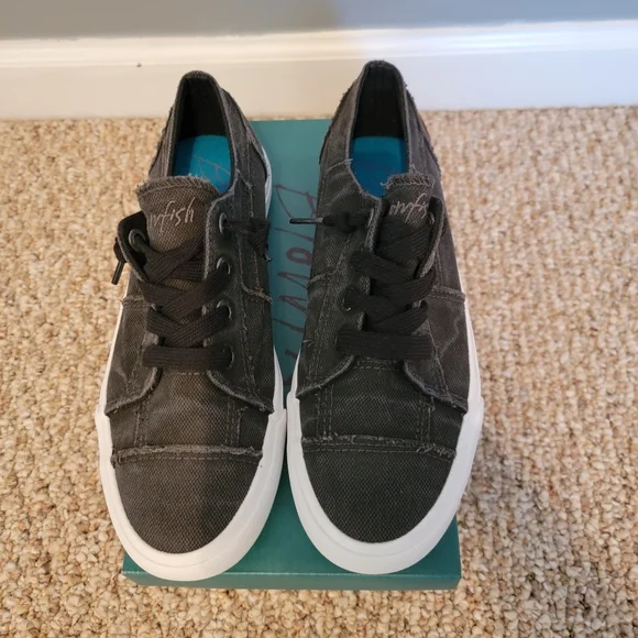 Blowfish Malibu Black Canvas Sneakers NIB - Picture 7 of 8